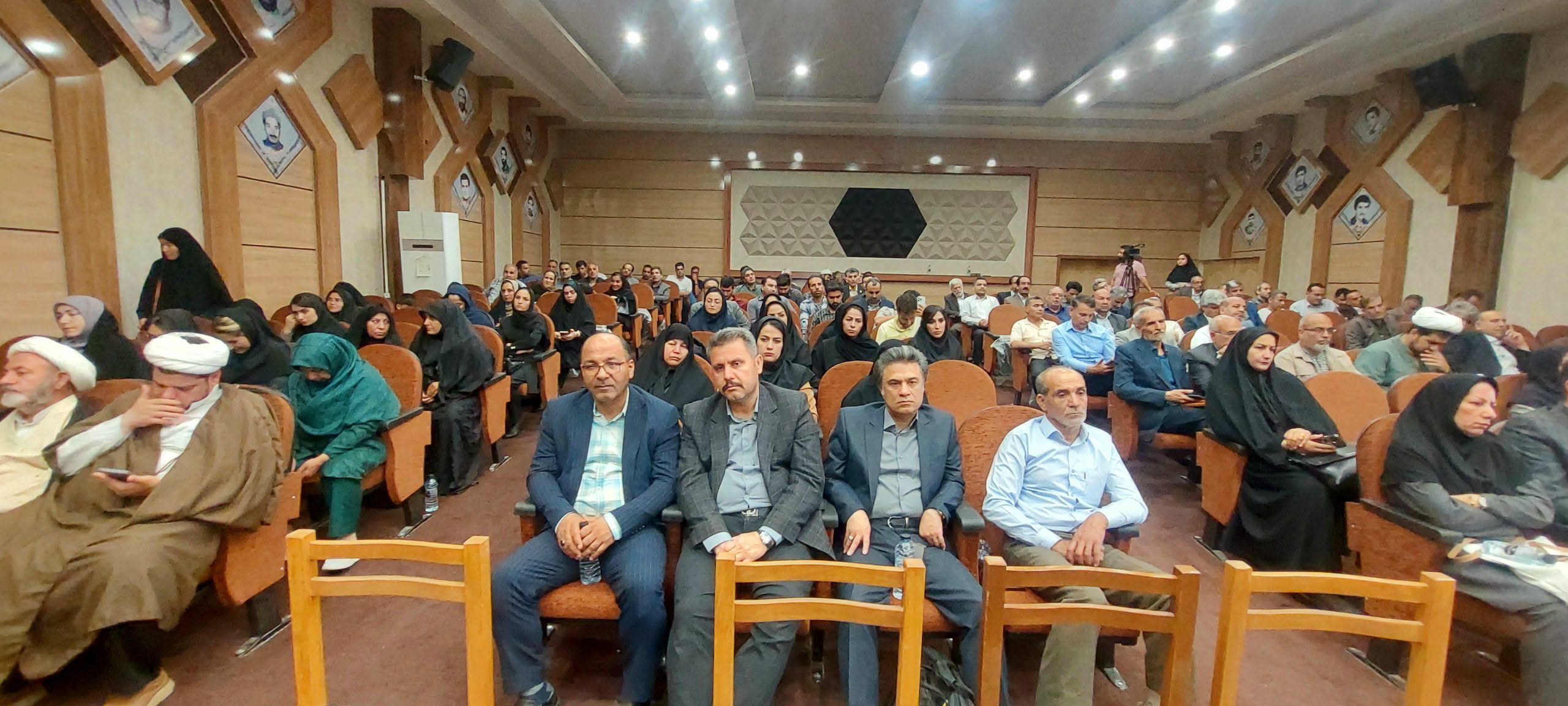 برگزاری جلسه تخصصی تبیین شعار سال به میزبانی امام جمعه کاشمر با استقبال بی‌نظیر فعالان اقتصادی