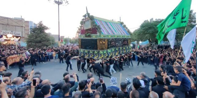 آیین سنتی نخل گردانی دسته بنی اسد درحسینیه حیدری برگزار شد