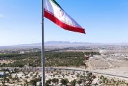 پرچم پرافتخار جمهوری اسلامی ایران بر بلندای بامشار کاشمر برافراشته شد