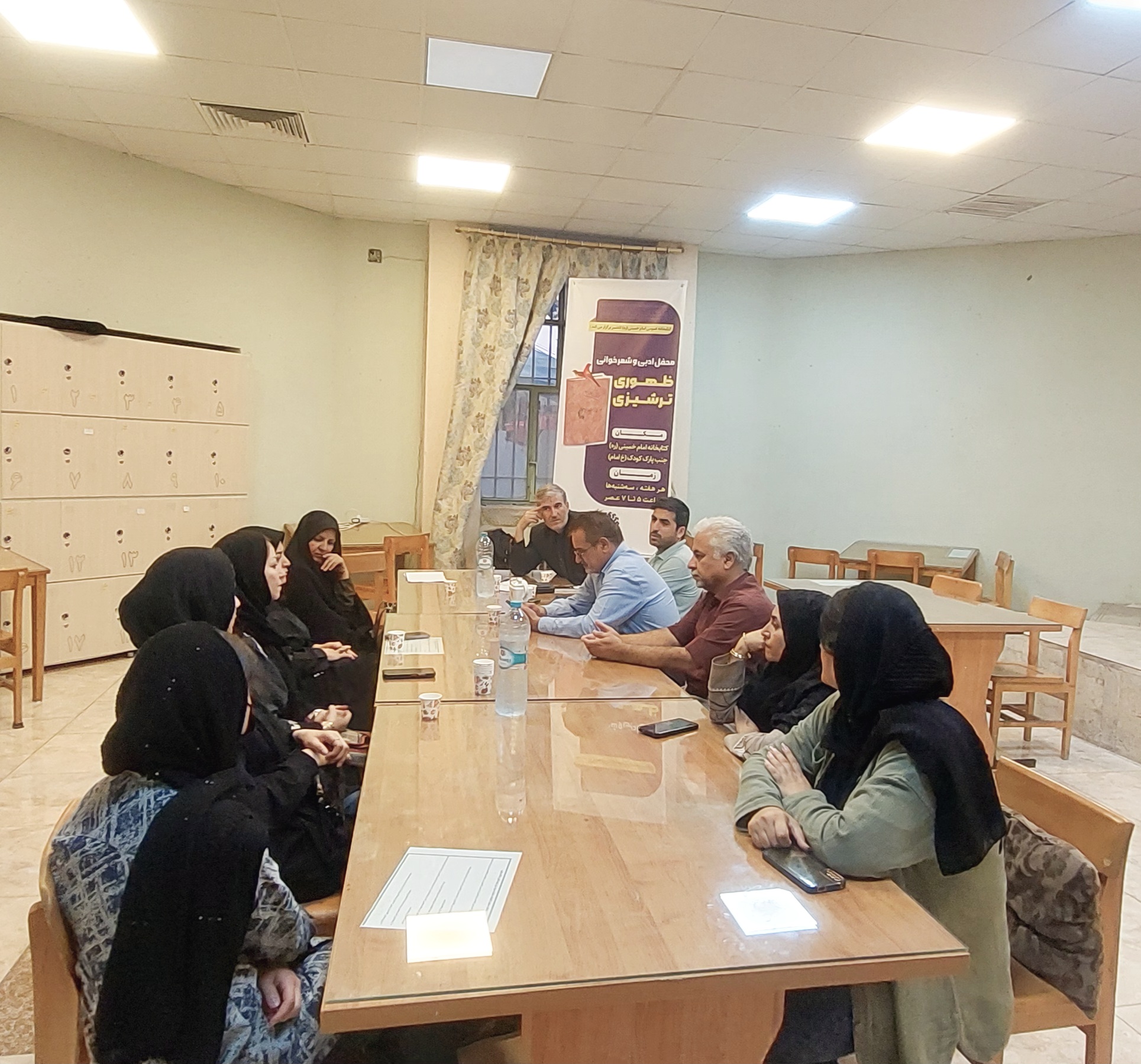 محفل ادبی ظهوری ترشیزی با هدف انسجام فرهنگی در کتابخانه امام خمینی (ره) برگزار شد