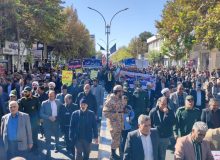 حضور پرشور دانش‌آموزان و مسئولان کاشمری در راهپیمایی یوم‌الله ۱۳ آبان